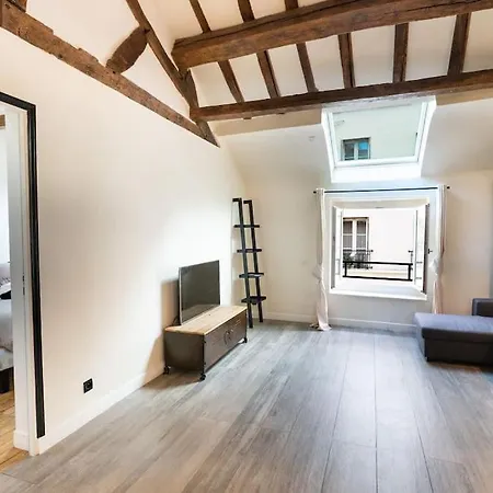 Appartement Place Des Vosges, Marais Bastille