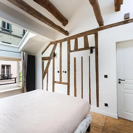 Appartement Place Des Vosges, Marais Bastille *