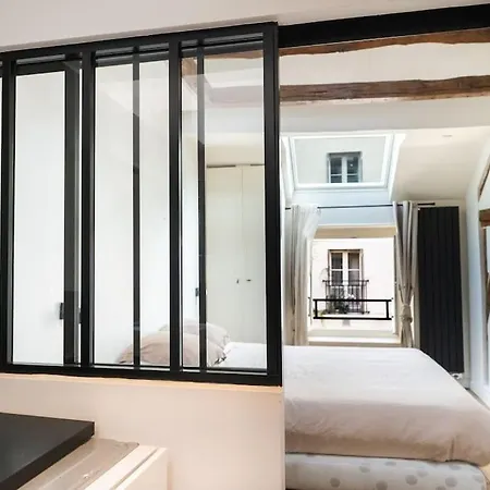 Place Des Vosges, Marais Bastille Apartment Paris
