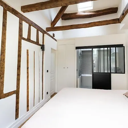 Place Des Vosges, Marais Bastille Apartment *