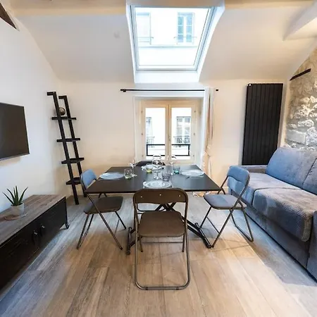 Place Des Vosges, Marais Bastille Apartment *
